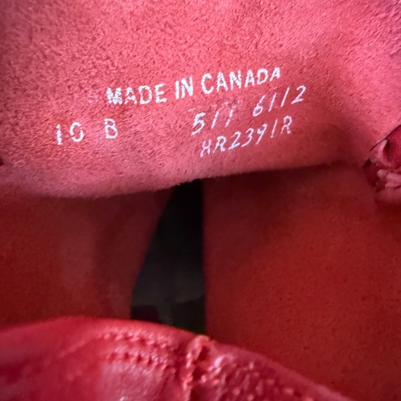 Fun retro Red leather ankle boots w/ bows - Picture 8 of 9